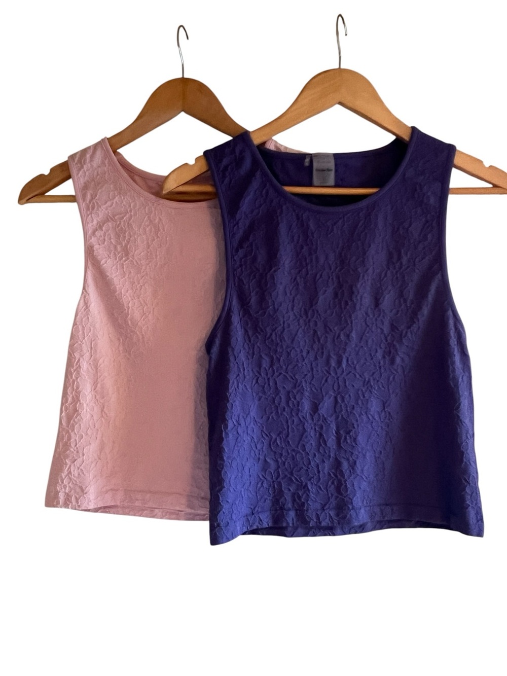 Sunday Best Daisy Seamless Crew Tanks in purple & pink Sz L like new condition